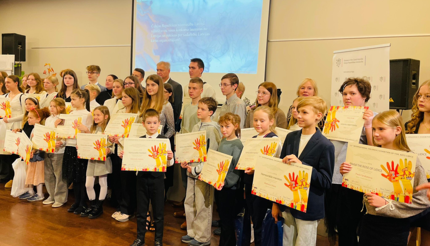 Talsu novada Bērnu un jauniešu centra audzēkņi laureātu vidū starptautiskajā izstādē-konkursā „Lidice 2025”