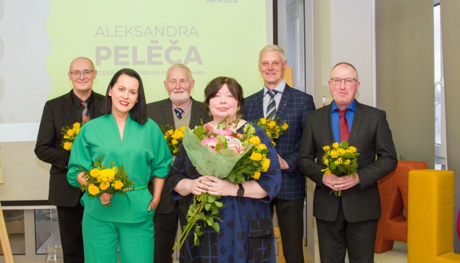 Renāta Blumberga(centā) ar citiem prēmijas nominantiem