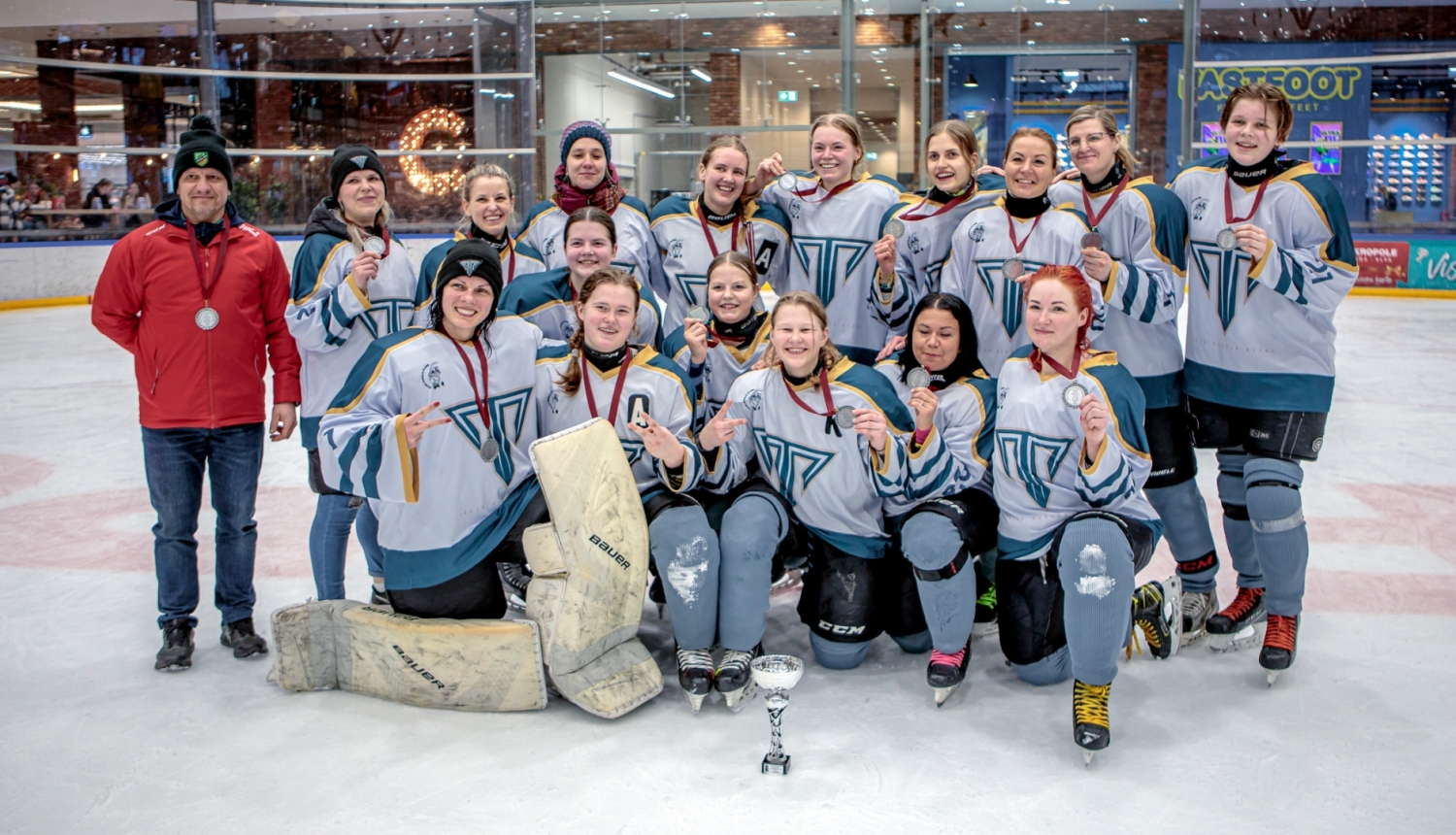 alsu sieviešu hokeja komanda izcīna sudraba medaļu Baltijas un Latvijas sieviešu hokeja čempionāta B grupā