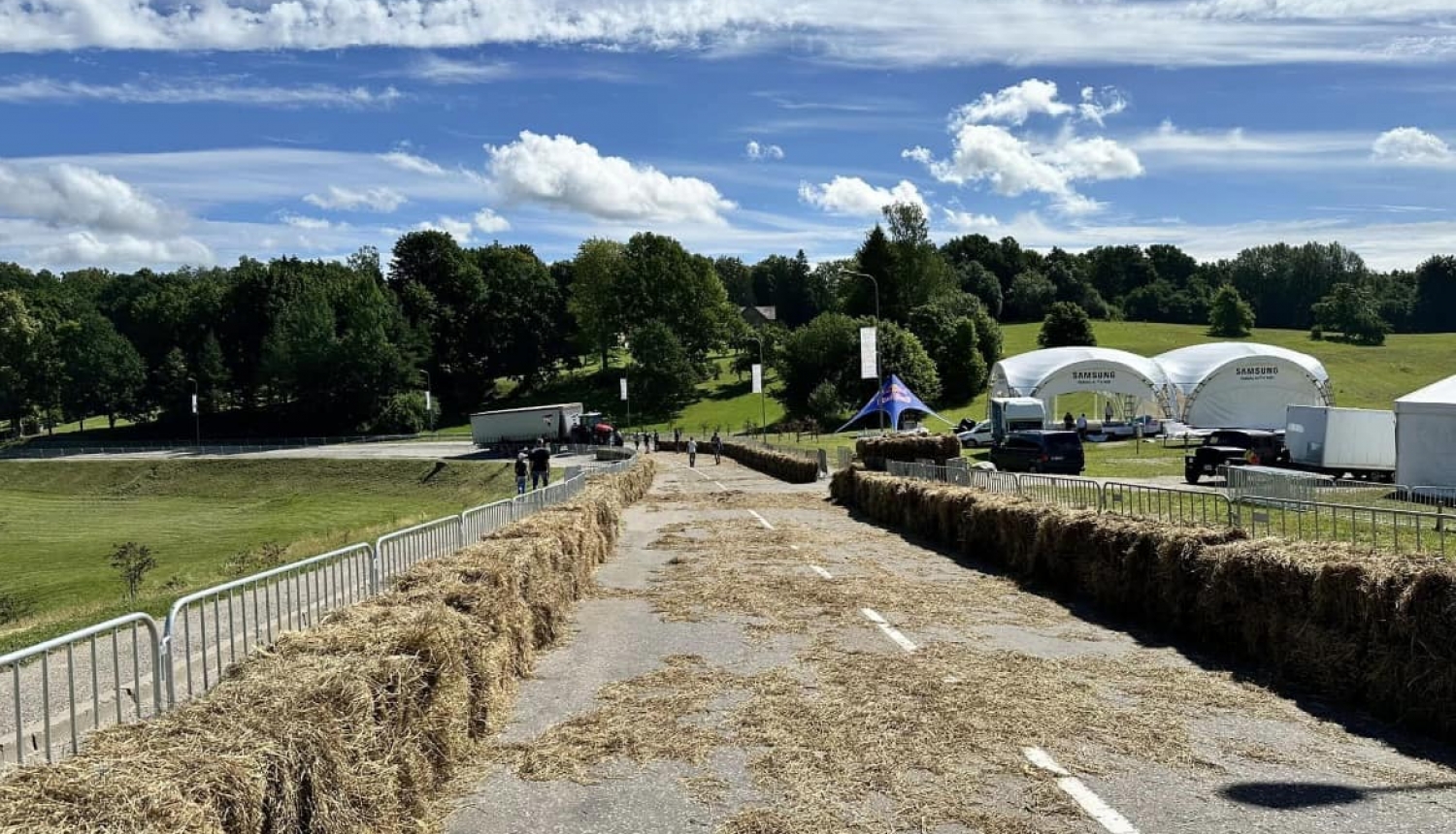 Iespēja bez maksas saņemt siena ķīpas no Red Bull Soapbox Race