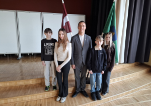 Ēnu dienā pašvaldību apmeklē zinātkāri jaunieši