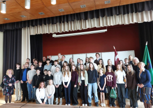 Ēnu dienā pašvaldību apmeklē zinātkāri jaunieši