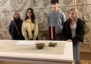 Ēnu dienā pašvaldību apmeklē zinātkāri jaunieši