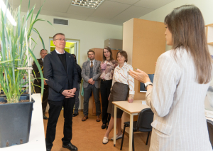 Prezidents Agroresursu un ekonomikas institūta Stendes pētniecības centrā_5