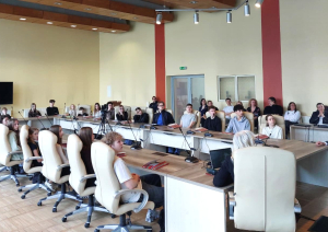 Ēnu dienā pašvaldību apmeklē zinātkāri jaunieši